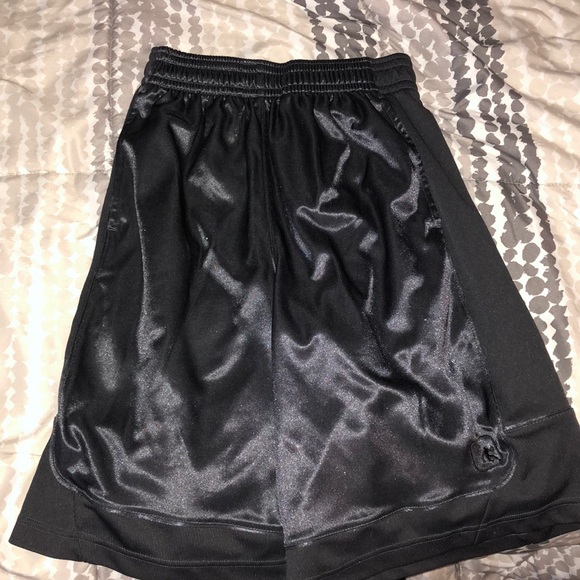 “AND 1” men’s basketball shorts - Picture 2 of 3